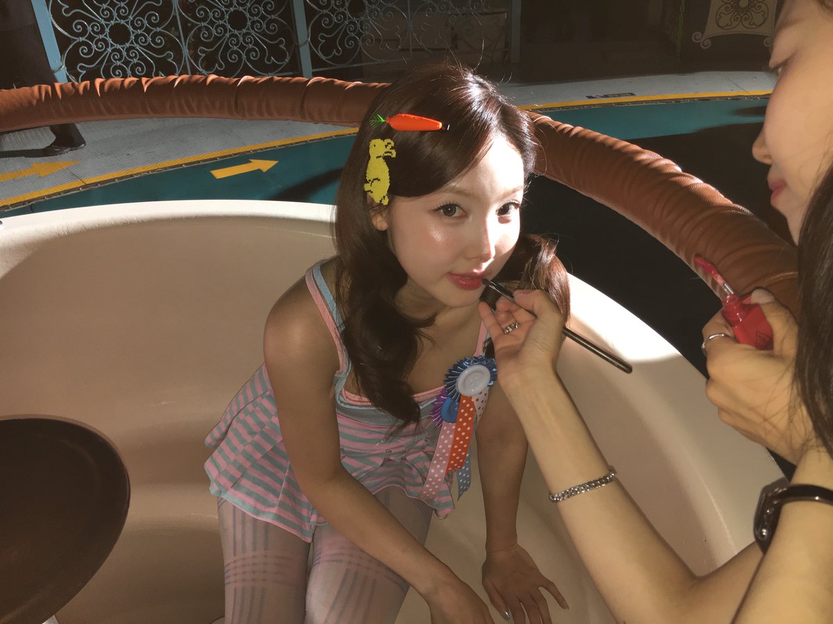 godmitzu's tweet photo. NAYEON IS SO GORGEOUS https://t.co/EAWlYmTRlQ