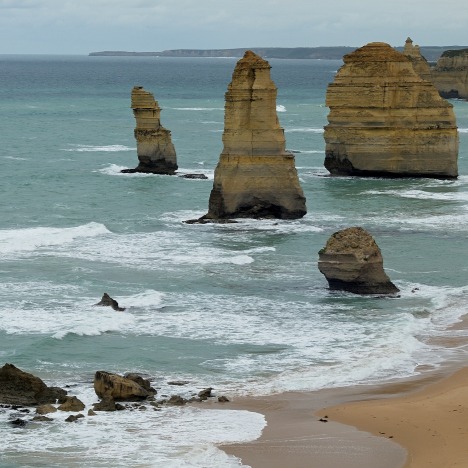 Maluko_br's tweet photo. I heard the Great Ocean Road before I saw it. Beyond the road, the Southern Ocean crashed—sometimes softly, sometimes with a force impossible to ignore. https://t.co/6hselD90ud