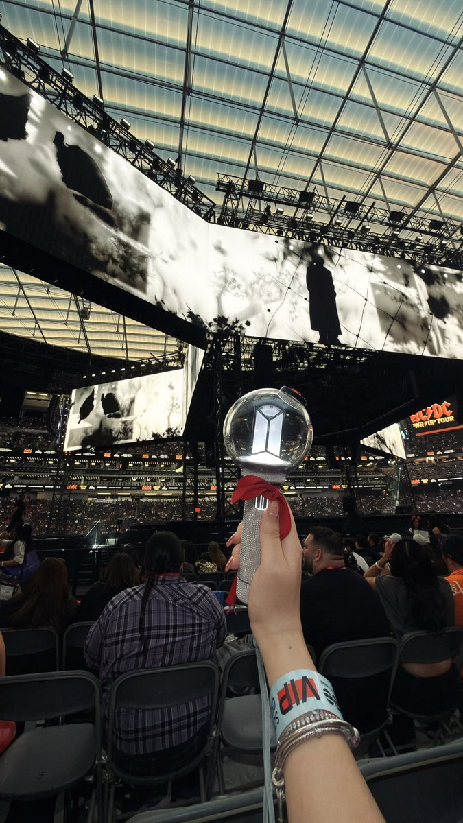Nikilvsbts's tweet photo. @hvjklove El mejor día de mi vida https://t.co/v9S5S5f7Ll