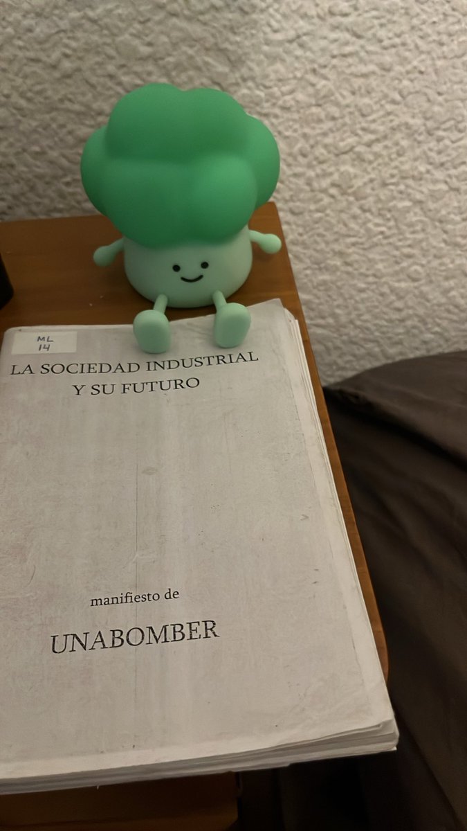 veganacriminal's tweet photo. Tengo miedo de que me pregunten cual ha sido el último libro que me he leido https://t.co/BTOkFnb96F