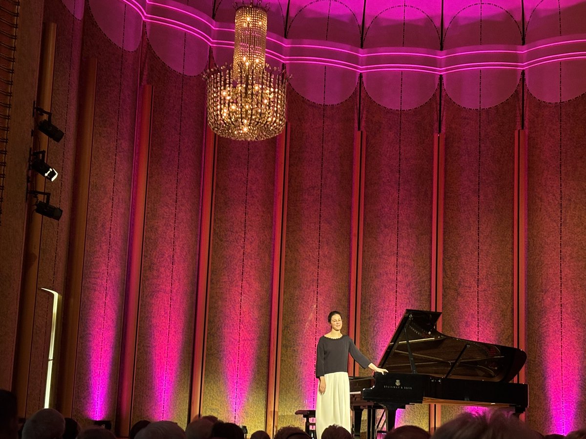 ManuelBrug's tweet photo. #LouisaSophiaJefferson ๐ต๐ช ๐ฉ๐ช war mit #gubaidulina #beethoven #chopin #bachbrahms #schumannliszt #strawinsky #mozartvolodos die 6. Teilnehmerin beim 24. #kissinger #klavierolymp. Sie gewann den Publikumspreis. #sashastykina wurde๐ฅ#dongpingwang und #romamfediurko wurden๐ฅ.๐ ๐๐ https://t.co/Od1i0yZFvK