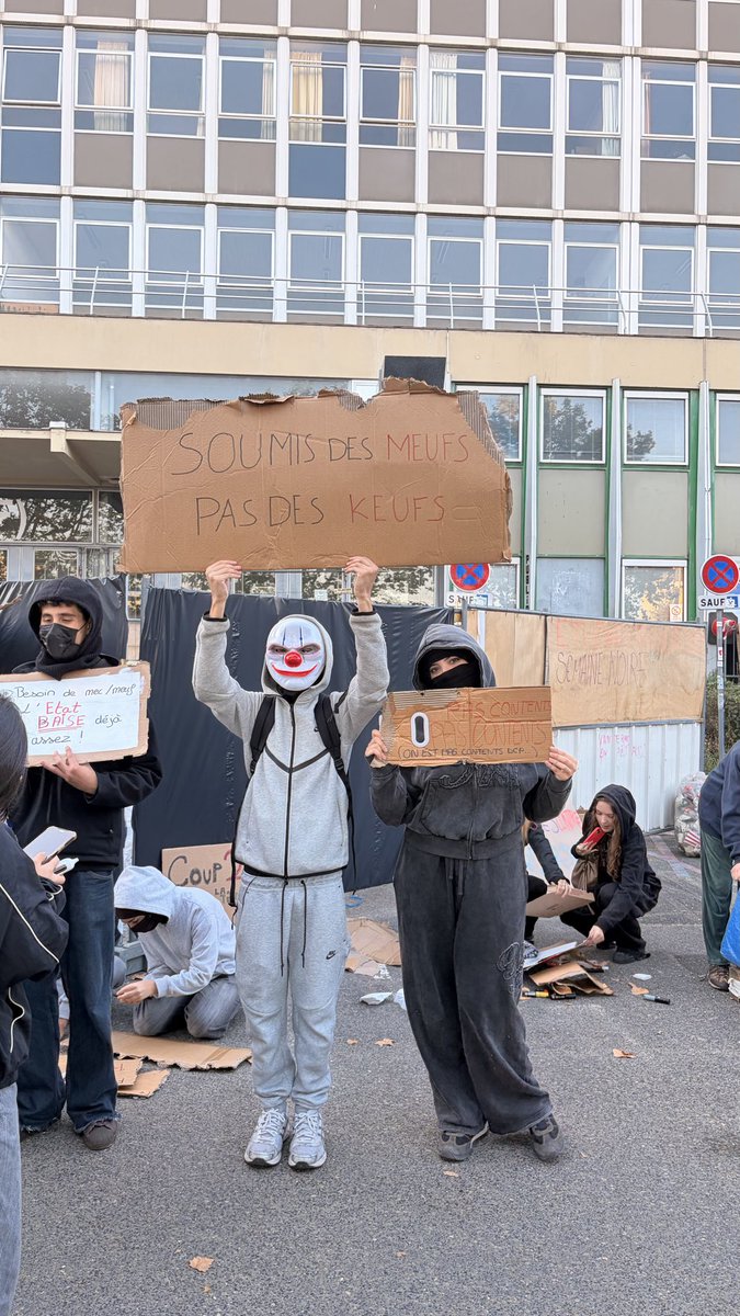na_ha_dz_'s tweet photo. Az merci https://t.co/8OwMFrqGNL