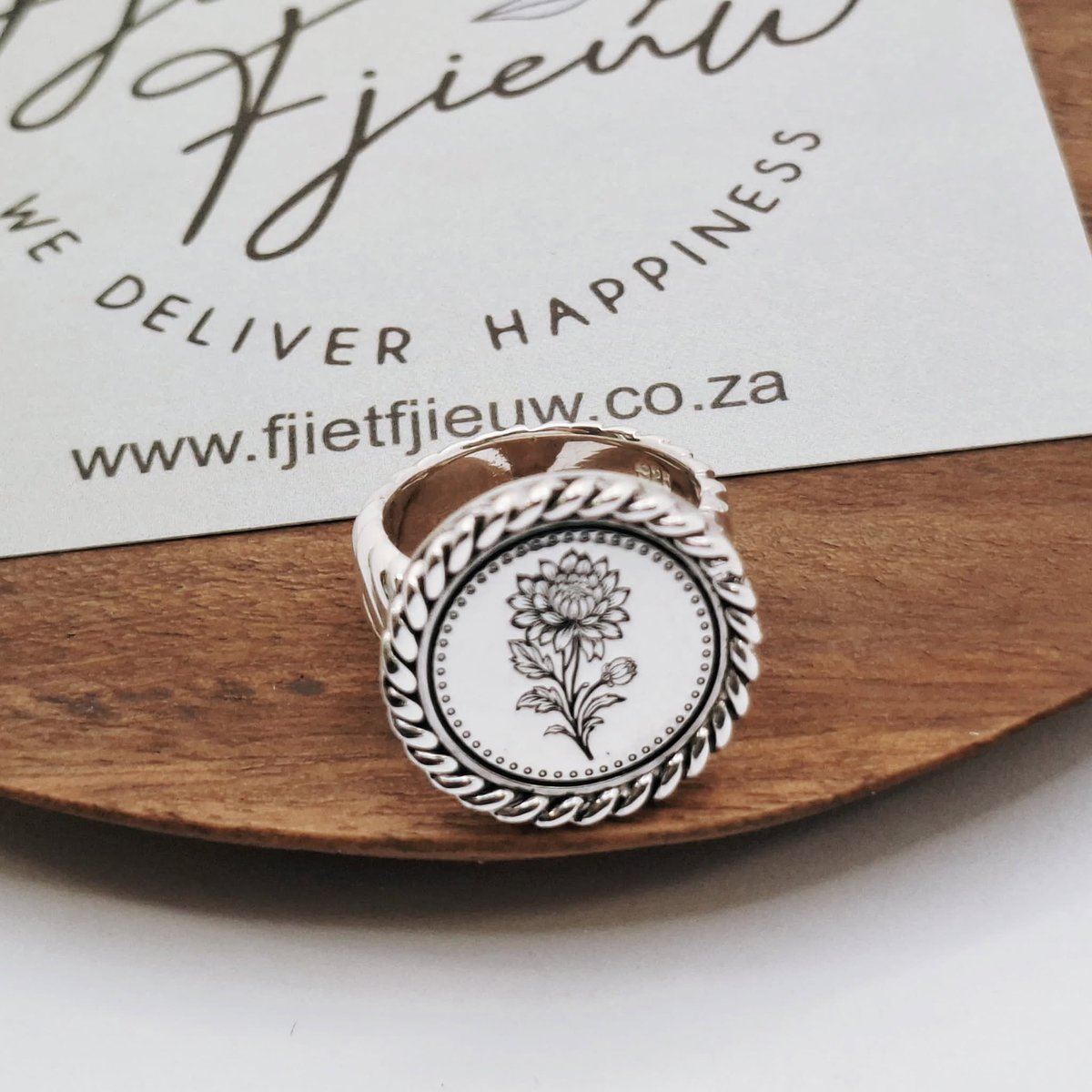 FFjieuw's tweet photo. Sterling Silver Birth Flower Ring! 

#sterlingsilver #birthflower #ring #fjietfjieuw #wedeliverhappiness https://t.co/tZBfjXxeJY