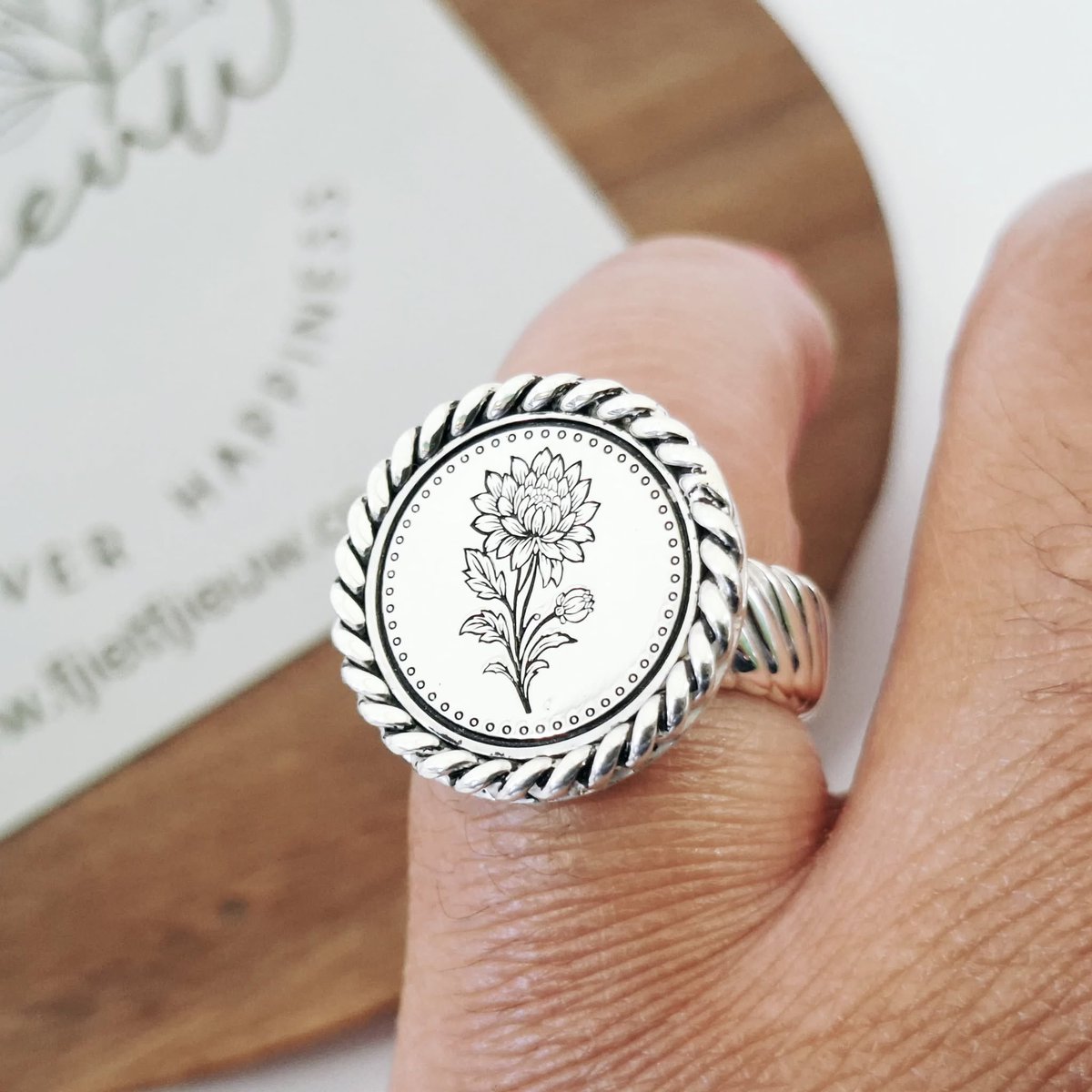 FFjieuw's tweet photo. Sterling Silver Birth Flower Ring! 

#sterlingsilver #birthflower #ring #fjietfjieuw #wedeliverhappiness https://t.co/tZBfjXxeJY