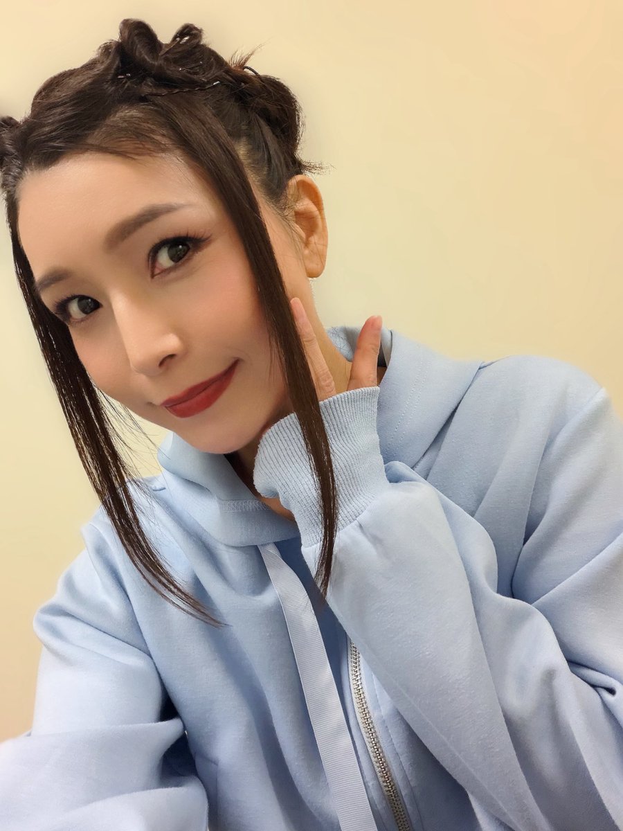 nittaemi85's tweet photo. 舞台 #タタラの唄姫 
6公演目、ありがとうございました！

残すは千秋楽のみ。

最後の絶望を迎える前に...
校長の秘密を明かします。

帽子の下はこんな髪型❤︎

ラスト、心して挑みます！ https://t.co/TWQEIKB5zd