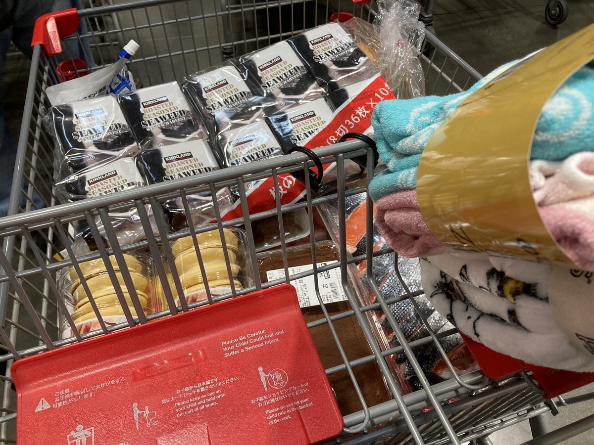 Alec_14_Route17's tweet photo. コストコ行ってきました🛒
色々売ってて楽しかった👍
ホットドッグとドリンクがセットで180円🌭🥤 https://t.co/zC5UzHsWcX