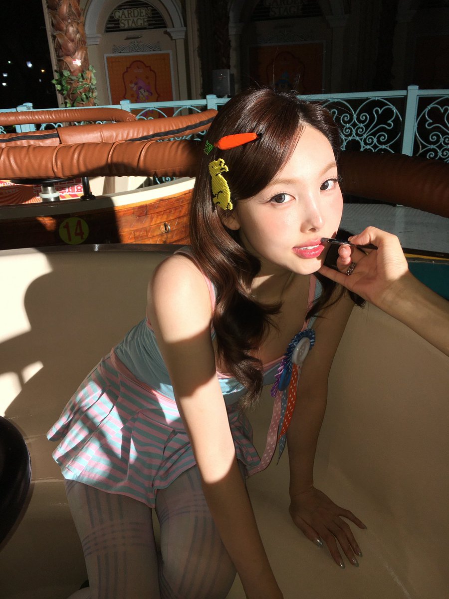 imnayeonarchive's tweet photo. 💋🩵 https://t.co/kjT5AErbqQ