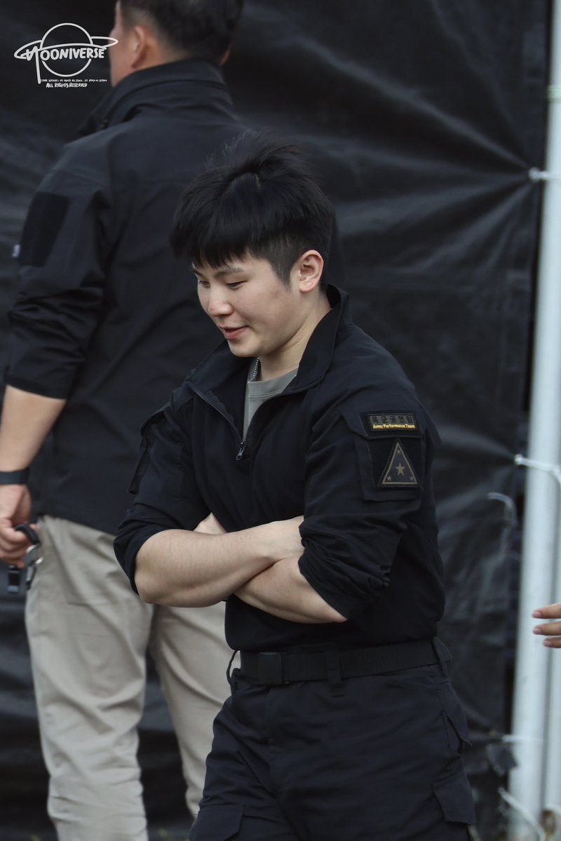 hooniversewoozi's tweet photo. ：下班了好開心嘿好開心嘿嘿嘿
🪐
051026 Gyeryong Military Culture Festival Day 5
#seventeen #woozi #우지 #이지훈 #지훈 #李知勳 https://t.co/04RjXtz7VS