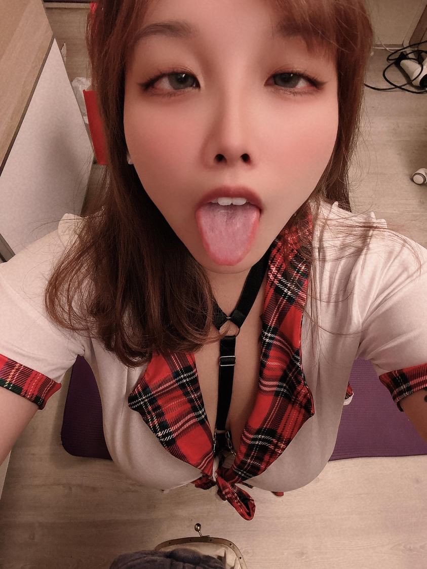 UTBestNDE's tweet photo. 来个下贱的丧志阿黑颜臭婊子听你爹骂你#母猪 #下贱 #男尊女卑 #羞辱 #调教  #母狗 #婊子 #女大 #公开羞辱 #丧志 #驴脸 #耳光 #掐脖 #窒息 #绿毛龟 #扇脸 #颜射  #白眼 #阿黑颜 https://t.co/U2Vjikh7d7