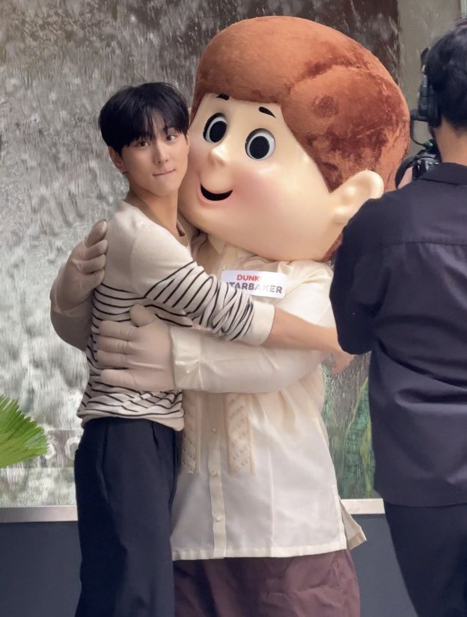 hang_gyowon's tweet photo. world, please always be kind to this round boy🫳🏻 https://t.co/83bQSAW8Bc
