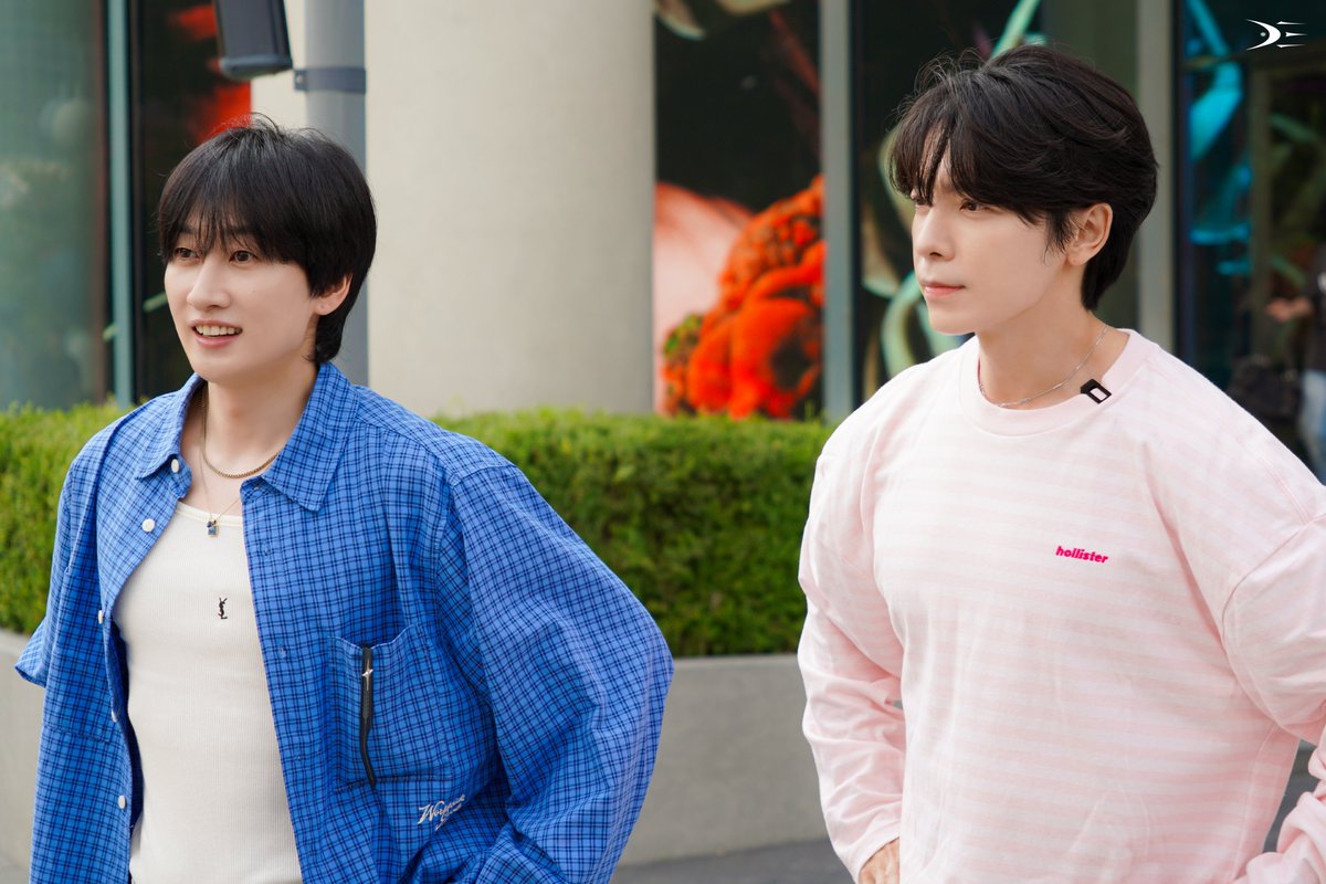 SJ_DnE_official's tweet photo. [📸]
SUPER JUNIOR-D&E 자체컨텐츠 [떴다 디앤이 EP.1-2] 촬영 𝑩𝒆𝒉𝒊𝒏𝒅 𝑺𝒌𝒆𝒕𝒄𝒉✨

✈️떴다 떴다 디애니 날아라 날아라
높이 높이 날아라 우리 디애니✈️
SUPER JUNIOR-D&E 자체컨텐츠 '떴다 디애니' 입성 기념
1-2화 비하인드 이미지 만나보러 지금 렛츠고우~🐯🐰

🔗 https://t.co/pxwemeFaFh

#슈퍼주니어DnE #SuperJuniorDnE
#DONGHAE #EUNHYUK