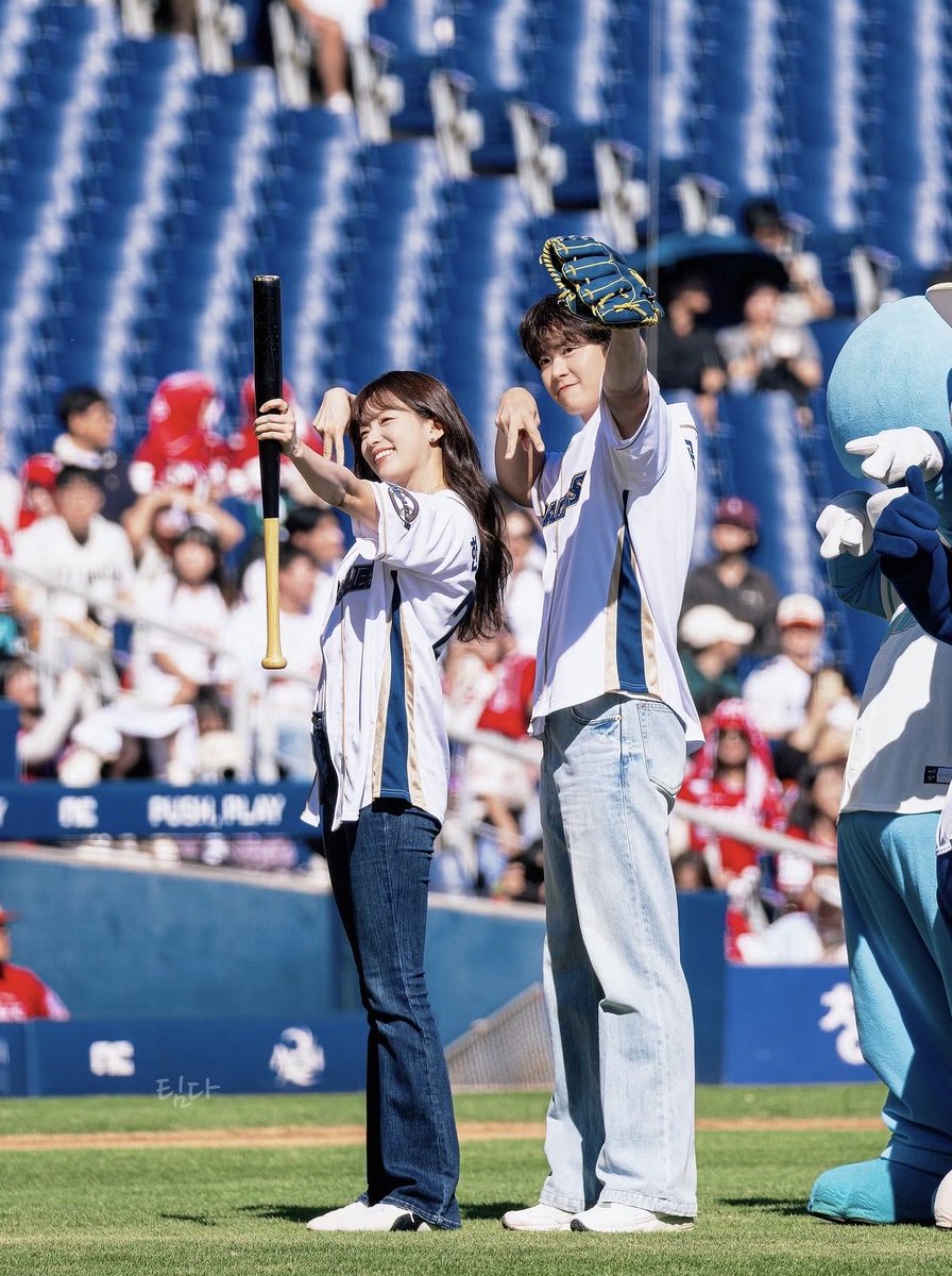 CNktonic22's tweet photo. Hyojoo x Gong Myung as Seo Hee-seung x Kang Hae-hwan in MBC’s upcoming romantic drama 🔜#YourGround 🥰⚾️✨

Already sooo excited for this duo! 🫠💗 
#한효주 #공명 #너의그라운드 Fighting! ⭐️✨ https://t.co/lOkZaqkZjr