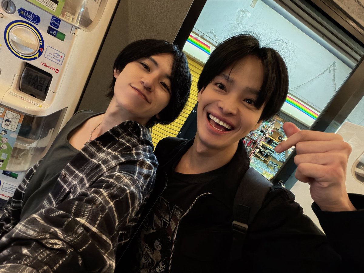 yuokiya0307's tweet photo. 急に大きい声出すのやめてください
びっくりします

俺のこと良く分かってる飲み物のチョイスをして買ってきてくれるのありがとう
すごく嬉しかったです

でも遠くから大きい声で
「悠くん〇〇あるよー！！」って言うのやめてください
周りに人いて恥ずかしいし
そもそもそのアニメ俺見た事ないからです