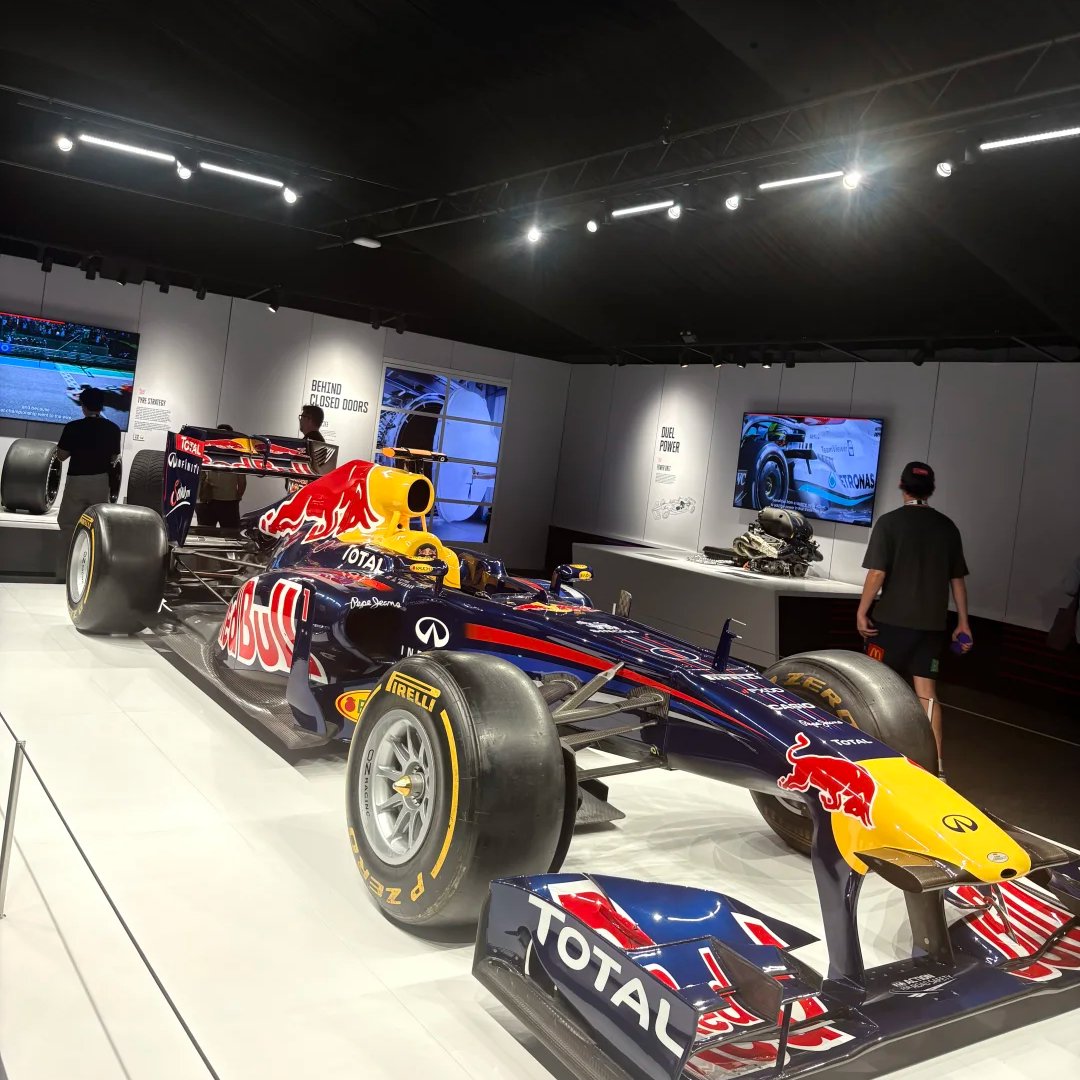 sun_pine_'s tweet photo. Singapore has become a city of pain for F1 🏎️ https://t.co/1eK0q0BU3v
