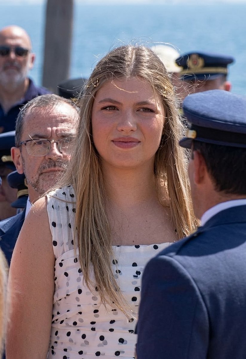 SofiayLeonor's tweet photo. Sofía explosión de belleza 🔥😍
📲 Comparte y síguenos para más contenido de la realeza 👸🏼
#InfantaSofìa #PrincesaLeonor #ReinaLetizia #Princesas #TopModels https://t.co/FeptgkSLcE