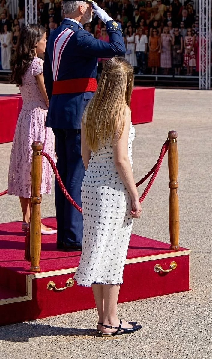 SofiayLeonor's tweet photo. Sofía explosión de belleza 🔥😍
📲 Comparte y síguenos para más contenido de la realeza 👸🏼
#InfantaSofìa #PrincesaLeonor #ReinaLetizia #Princesas #TopModels https://t.co/FeptgkSLcE