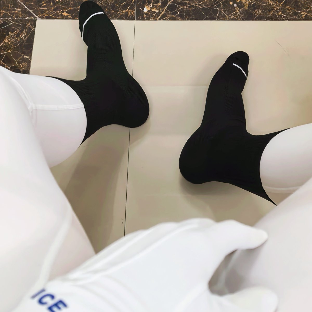 imm37766's tweet photo. 6��白高弹好像和白袜更搭？
（但我0��白的） https://t.co/lkPwd2vVls