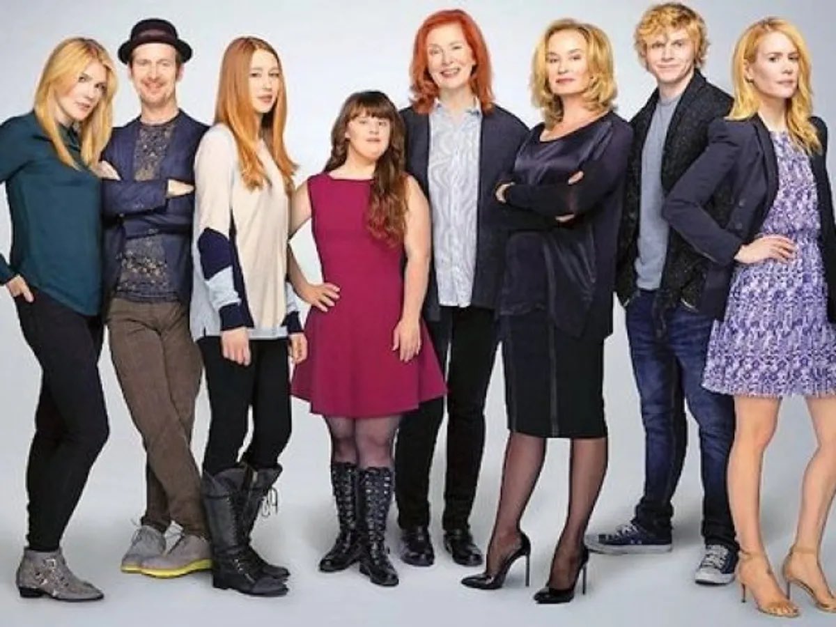 8se7an's tweet photo. happy anniversary to my favorite sitcom american horror story: murder house! https://t.co/aWUxjSZSSJ