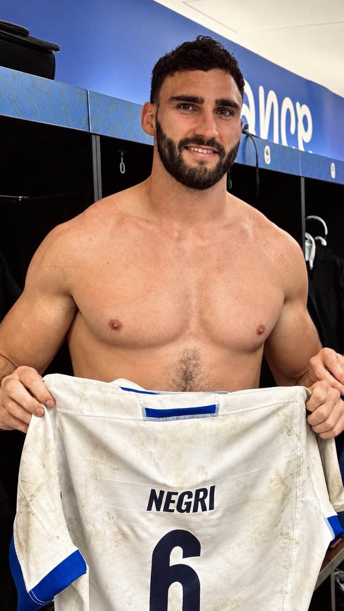 _XMENS_'s tweet photo. acho uma loucura esse homem ter 1,99m de altura https://t.co/MmiyH6uMTG