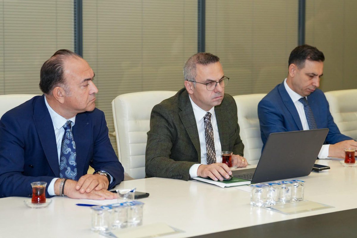 TC_istanbul's tweet photo. Valimiz Davut Gül, Vali Yardımcıları ile Haftalık Değerlendirme Toplantısı yaptı. 

✅Devam eden ve planlanma aşamasındaki projelere ilişkin sunumların yapıldığı toplantıda Vali Gül, yürütülen çalışmalar hakkında bilgi aldı. 

@gul_davut

📍İl AFAD Merkezi https://t.co/EpPBB03PyU