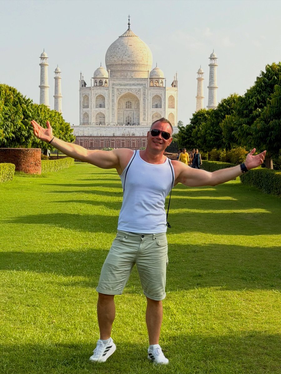 ArlethSanz's tweet photo. Just me and one of the world’s greatest wonders. https://t.co/l2kGIhbEKC