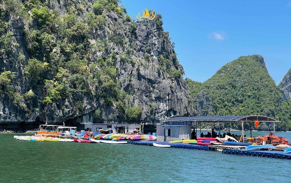 rafinharamos_'s tweet photo. Discover Lan Ha Bay by kayak this autumn with Royal Lotus Cruises. Enjoy emerald waters, gentle sunshine and stunning scenery, with safety briefings and life jackets provided for a worry-free adventure. https://t.co/gHIgtNc8wr
