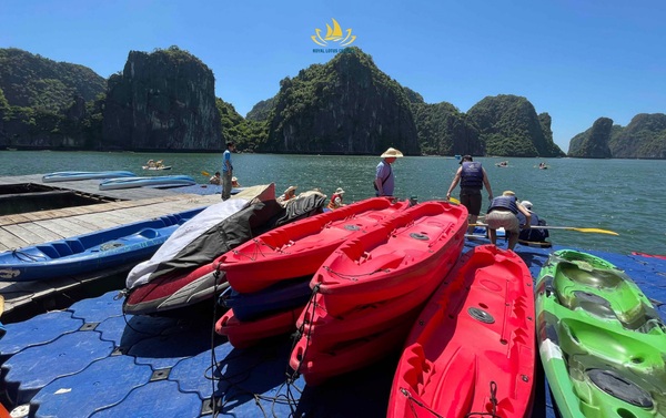 rafinharamos_'s tweet photo. Discover Lan Ha Bay by kayak this autumn with Royal Lotus Cruises. Enjoy emerald waters, gentle sunshine and stunning scenery, with safety briefings and life jackets provided for a worry-free adventure. https://t.co/gHIgtNc8wr