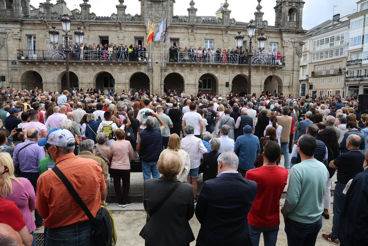 ElenaCandiaLu's tweet photo. Comeza o San Froilán! 🎉

Quero convidarvos a todos a saír, a desfrutar das rúas, da música, das tradicións e de todo o que fai destas festas algo tan noso. E tamén a presumir de Lugo e a recibir cos brazos abertos a todas as persoas que nos visitan estes días. https://t.co/5TtuPSSehW