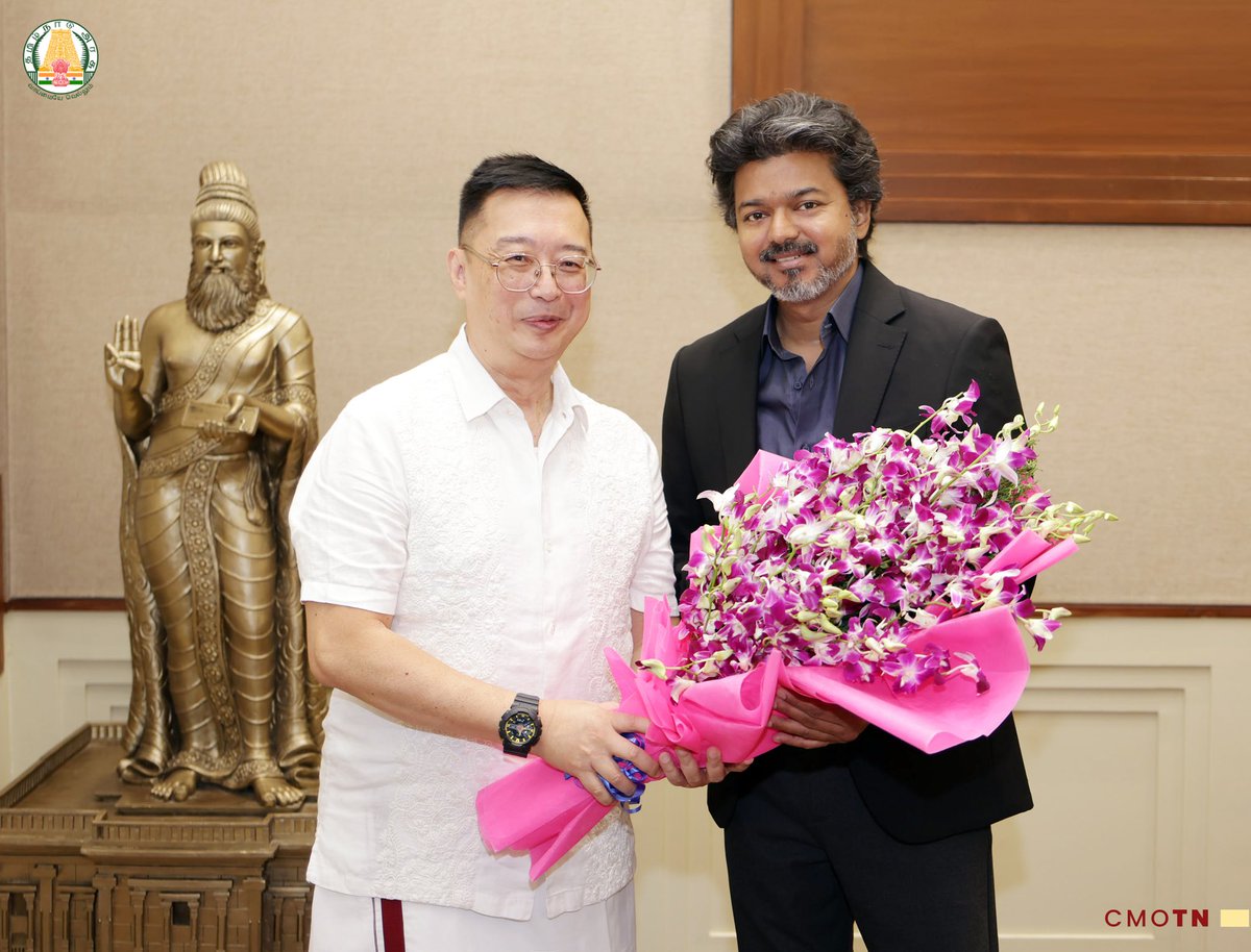 CMOTamilnadu's tweet photo. மாண்புமிகு தமிழ்நாடு முதலமைச்சர் திரு.ச.ஜோசப் விஜய் அவர்களை இன்று (5.10.2026) தலைமைச் செயலகத்தில், இந்தியாவிற்கான சிங்கப்பூர் நாட்டின் தூதர் திரு. சைமன் வோங் (Mr. Simon Wong) அவர்கள் சந்தித்துப் பேசினார்.
#CMJosephVijay‌ https://t.co/i75QaIQygG