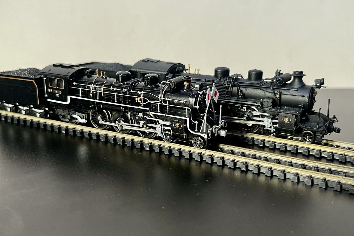 StTopHat's tweet photo. C51-276 ²

Recently got my hands on a Micro Ace C51 to be used for a project, just so happened to be C51-276, the same member I finished my Kings Hobby C51 as 

So before modifying the Micro C51, I decided to pose the two up

For those curious I’m turning 276 into 270 https://t.co/x4YS18aZ7g