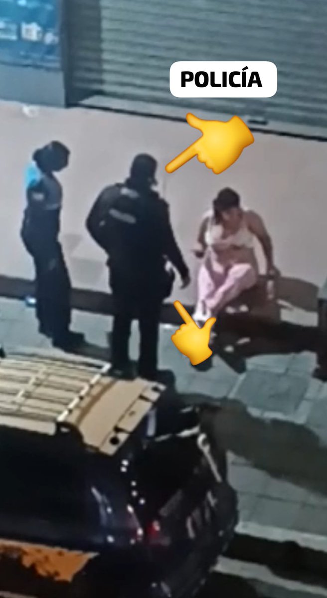 DDHHJustice's tweet photo. @JavierYaguana2 @PoliciaEcuador @FiscaliaEcuador @JohnReimberg @DanielNoboaOk @goberguayasec @FFAAECUADOR @Presidencia_Ec @MinGobiernoEc @segura_ep El agente d la @PoliciaEcuador está d negro, y está armado, nunca los agentes metropolitanos andan armados, y ahora las camionetas del Municipio están colaborando con la Policía en patrullar, ya q la Policía no tiene muchas patrullas. https://t.co/XaubgaqZlv