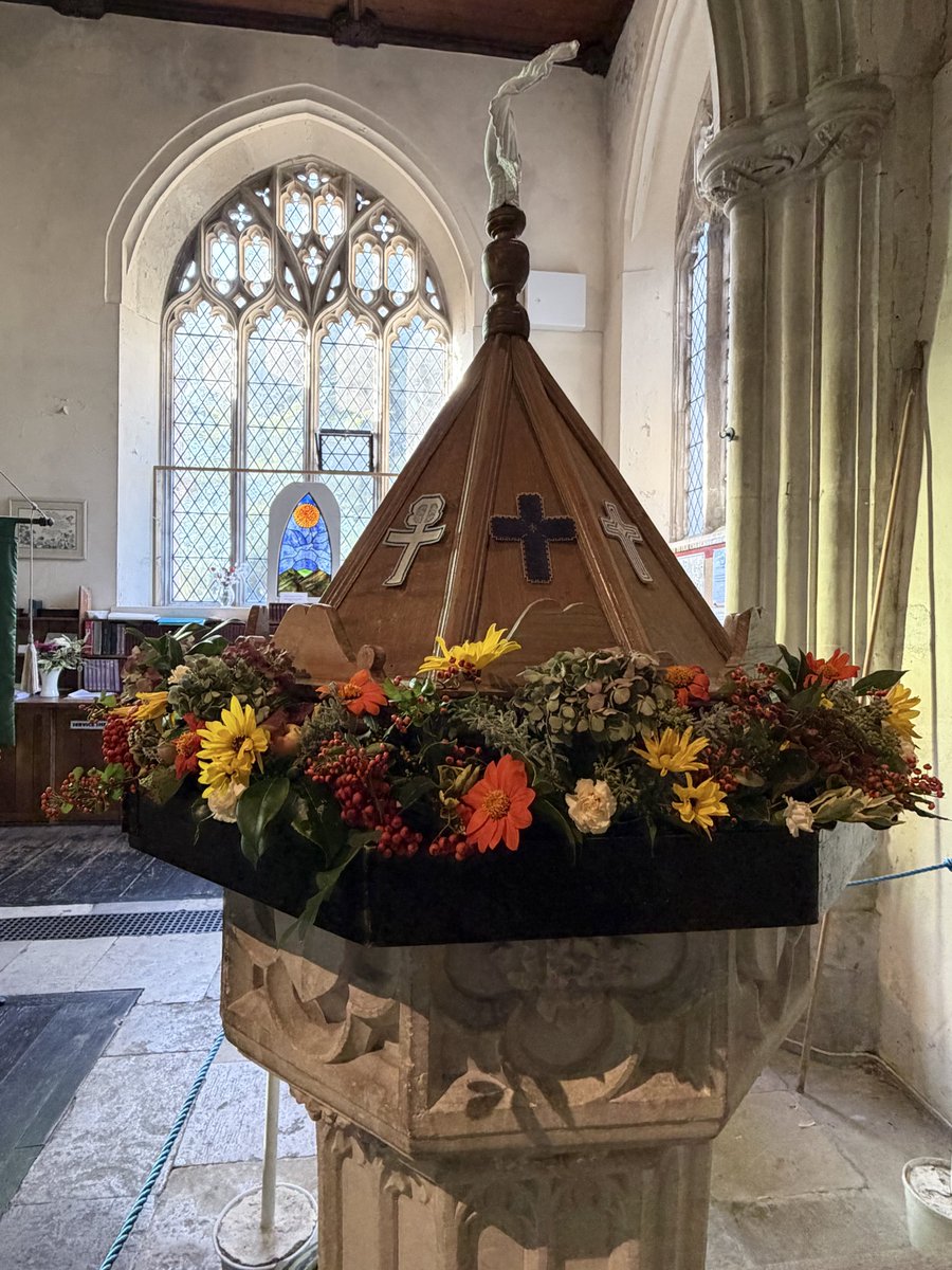 jabberworks's tweet photo. Gorgeous homegrown flowers at our church’s Harvest Festival service 🧡 
#BoveyTracey https://t.co/7IhG09J0xJ