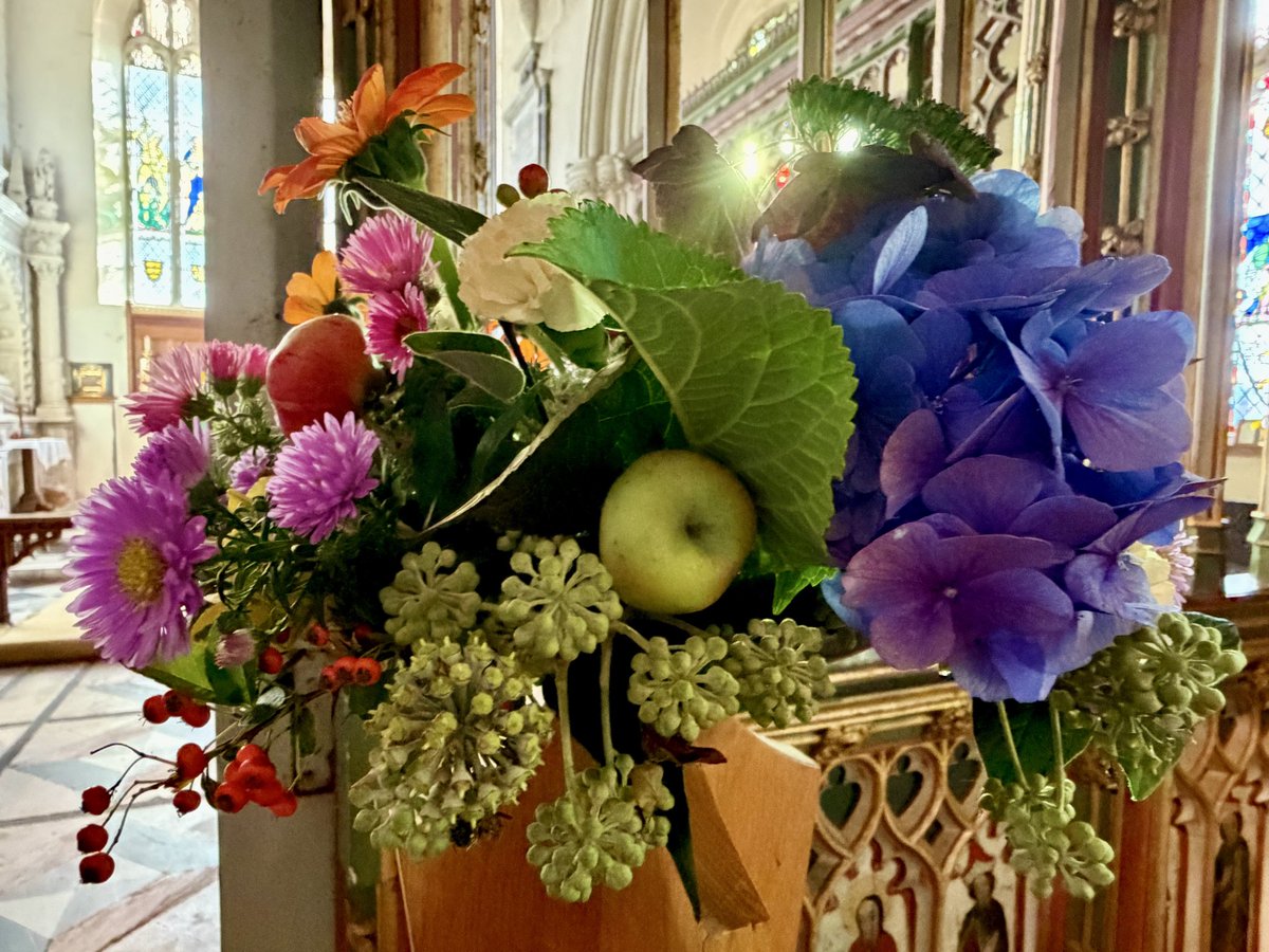 jabberworks's tweet photo. Gorgeous homegrown flowers at our church’s Harvest Festival service 🧡 
#BoveyTracey https://t.co/7IhG09J0xJ