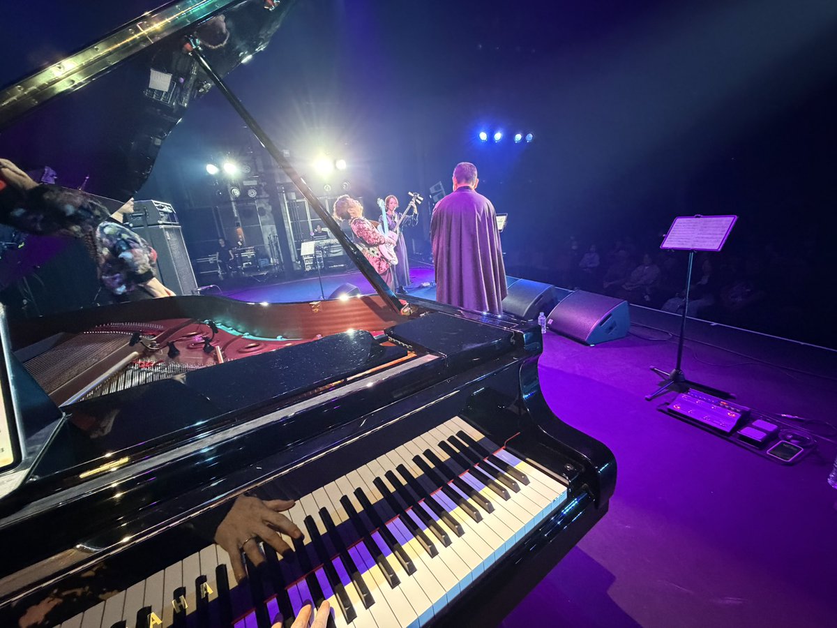 pf_takeuchi's tweet photo. Kurofune で数年振りの遠征ライブ。福島県いわき市で行われた、いわき街なかコンサートというイベントにて、尺八の神永君と共に出演させて頂きました。

ドラムレスでしたが、立派なホールでのライブは自由度も高くて楽しかったです。多くの方々の温かさに触れました。どうもありがとうございました！ https://t.co/d0GybVdIWG