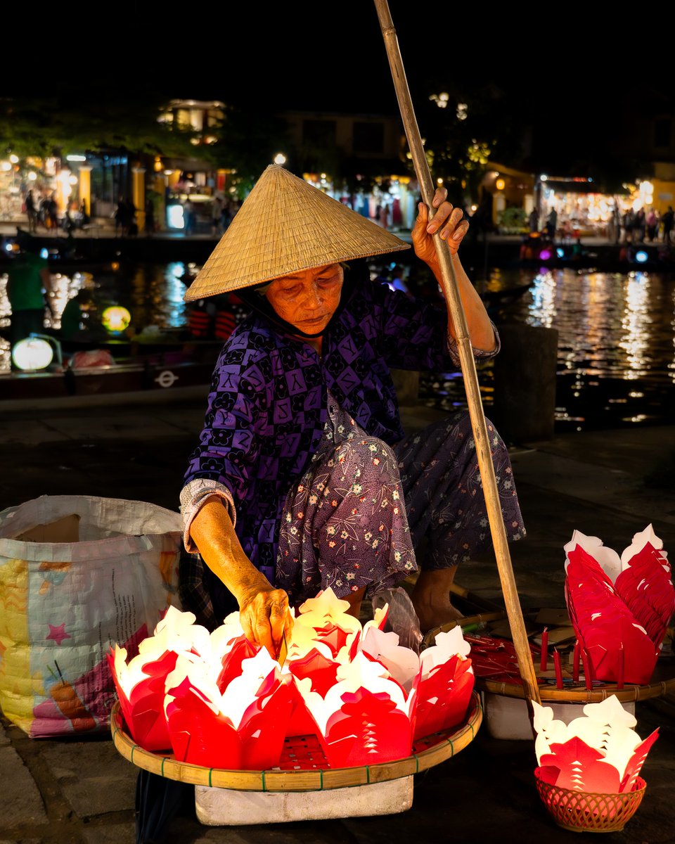 linafavorite's tweet photo. Hoi An’s lantern festival transforms this UNESCO-listed trading port each month. Street lights go dark as lanterns glow, while vendors fill the markets with food, fruit, and souvenirs. Paper lanterns released on the river carry wishes for luck, https://t.co/iOf8MLUb2D