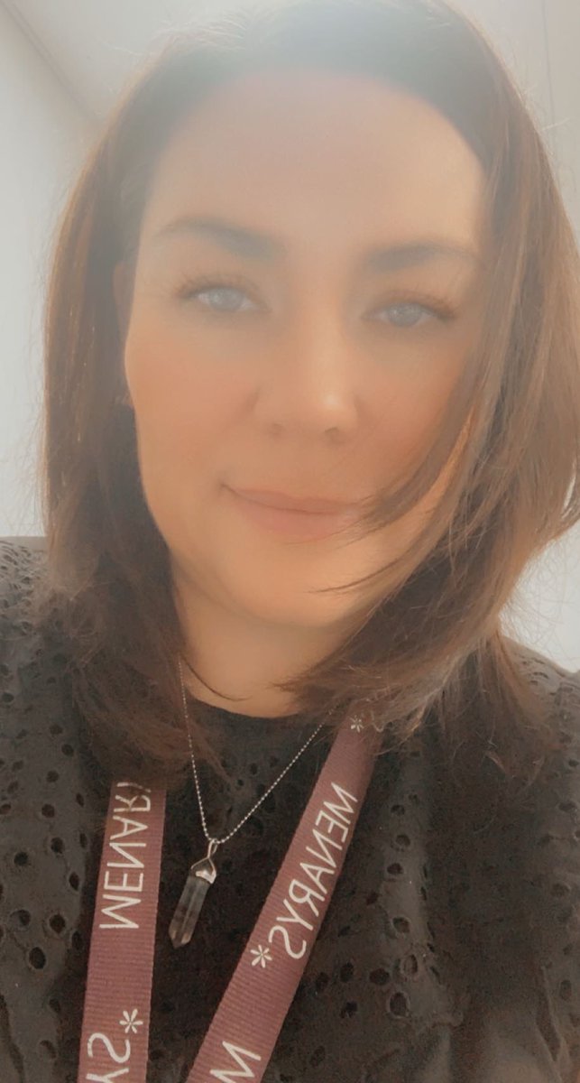 funnyone666's tweet photo. Throw back shorter hair , possibly a come back 🤔 🤔 🤔 https://t.co/zBOjZrIAD2