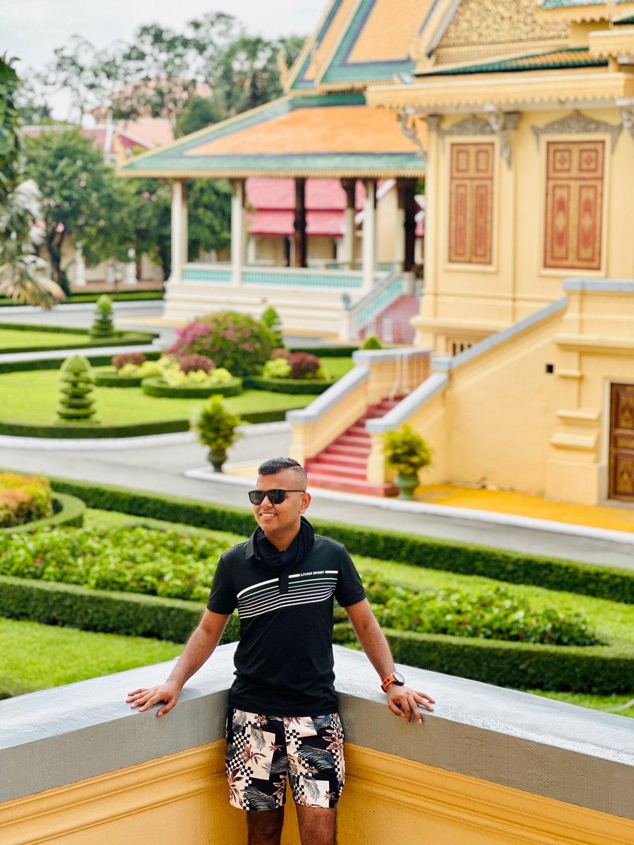 BrunaHanneBucha's tweet photo. Cambodia’s royal beauty, where ancient temples whisper peace and every step feels spiritual. https://t.co/x7tI3XWK1e