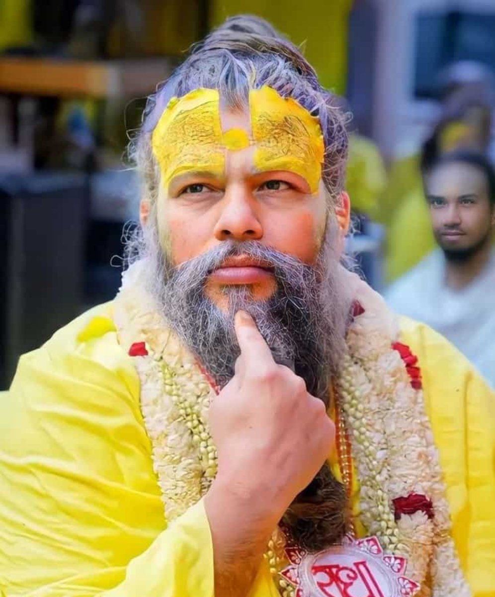 raviparmarIN's tweet photo. यह पीला बाबा कोई परिश्रम नहीं करता फ़िर भी करोड़ों की लक्ज़री कारों से चलते हैं, 🔥

धार्मिक ट्रस्ट के नाम पर टैक्स फ्री रहते हैं, आजीवन दान दक्षिणा अनुदान पर पलते हैं,

यह लोग बिजनेस करते हैं धर्म का, आस्थावान लोग बेचारे फंसते चले जाते हैं,

विभा सिंह अब भी लापता है, उसके साथ क्या हुआ कोई नहीं जानता ।