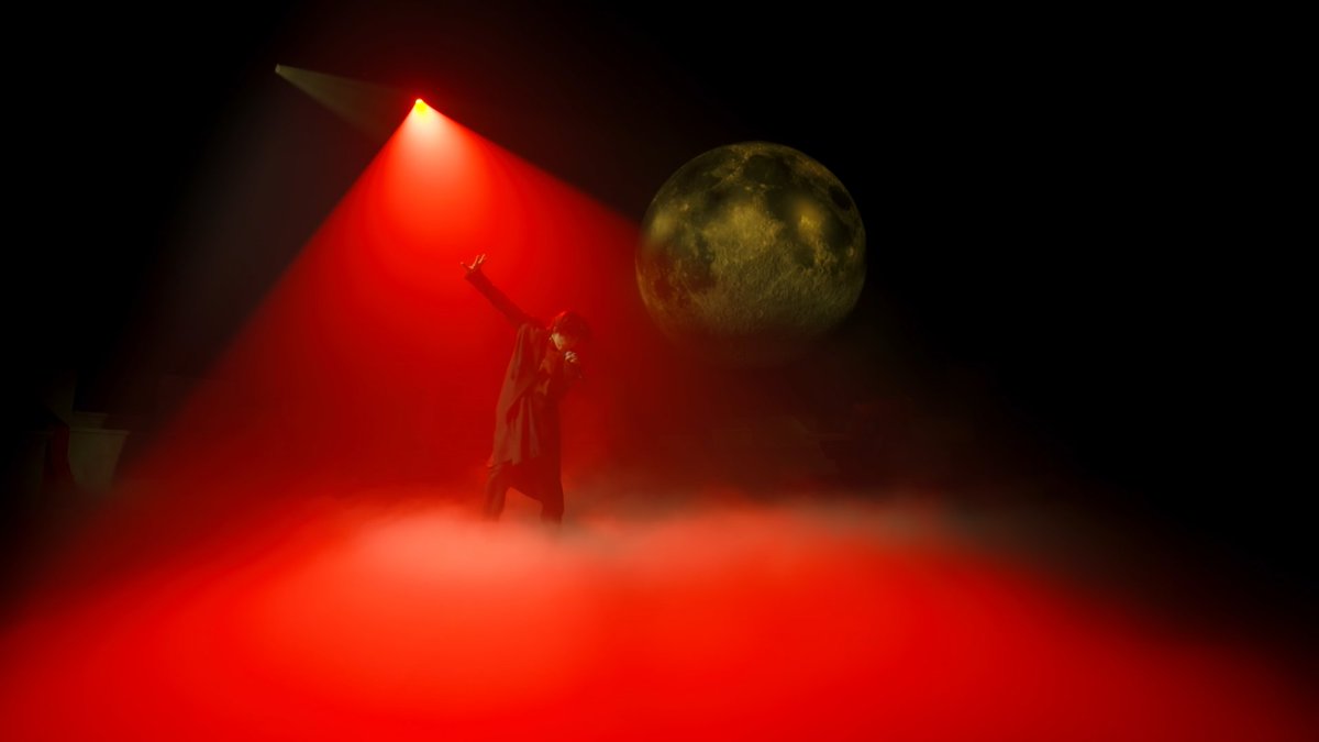 ntv_midnight's tweet photo. #夜の音　10月6日(火) 24時24分から放送！
亀梨和也のステージフォトを先出し

「絆」「POMPEII」の2曲を披露✨
パフォーマンスをお楽しみに！ https://t.co/JANpTQXte3