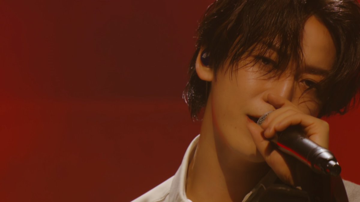 ntv_midnight's tweet photo. #夜の音　10月6日(火) 24時24分から放送！
亀梨和也のステージフォトを先出し

「絆」「POMPEII」の2曲を披露✨
パフォーマンスをお楽しみに！ https://t.co/JANpTQXte3