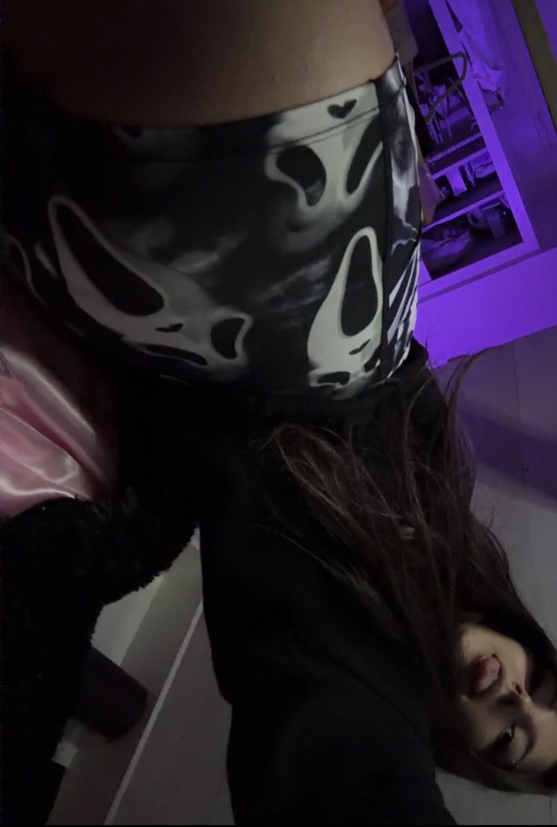 freyahazee's tweet photo. can this be considered as a halloween costume https://t.co/rDlCXJFuPG