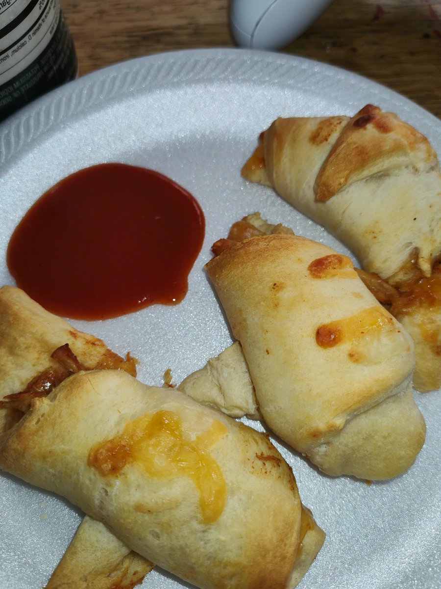 beckertrudc4's tweet photo. [I ate] Shredded quesadilla in a croissant
#AnimalKingdom #ThứHai https://t.co/GWlM7WRcKZ