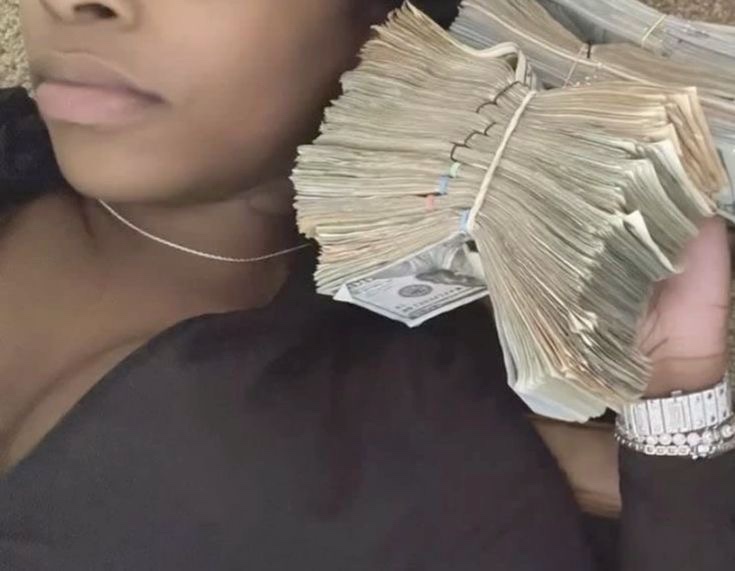 YourFavbrat__'s tweet photo. I hate when fake subs try n ttm 😒 come to me when it’s sum real☺️ #findom #paypig #Goddess #spoilme https://t.co/hgY4u7kTsj