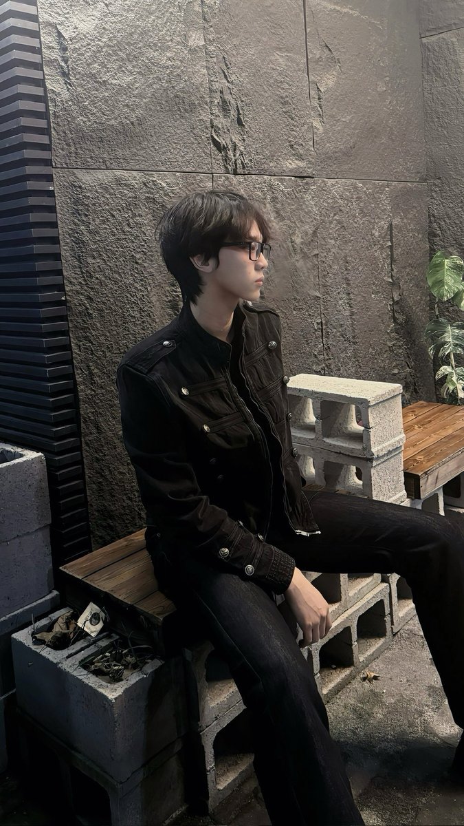 L13887's tweet photo. @gexry23454 晚上来我房间领照片 https://t.co/wJIdUmZuoh