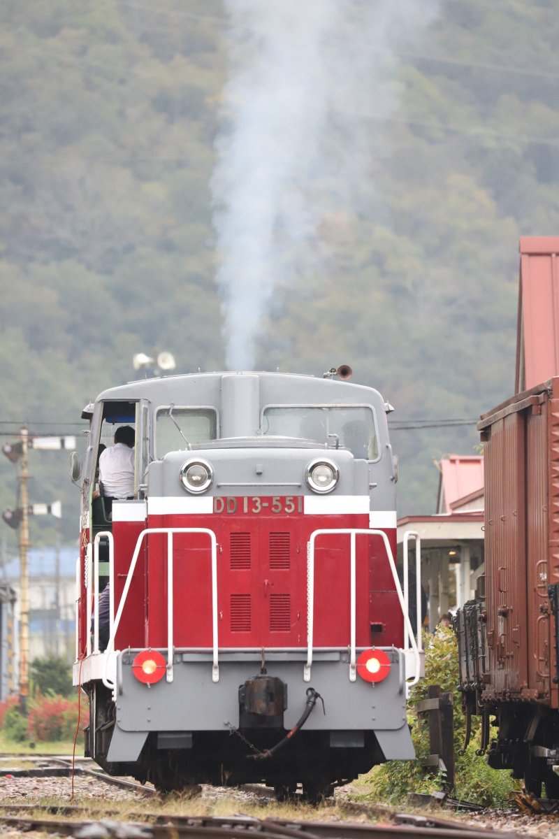 railcrisscross's tweet photo. 片鉄祭終了後のボーナスステージ
DD13 551 機関始動

国鉄支線で折り返し組成中といったところか https://t.co/C2wce7TCUd