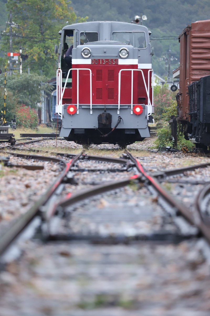 railcrisscross's tweet photo. 片鉄祭終了後のボーナスステージ
DD13 551 機関始動

国鉄支線で折り返し組成中といったところか https://t.co/C2wce7TCUd