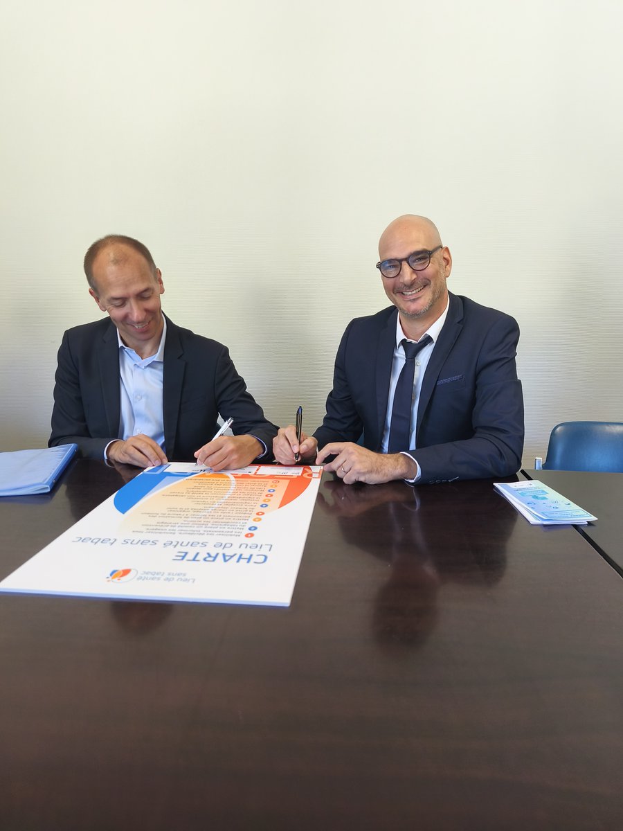 CHMartigues's tweet photo. 🚭 Le 2 octobre 2026, le Centre Hospitalier de Martigues a signé la charte « Lieu de santé sans tabac », marquant une nouvelle étape dans sa politique de prévention et de promotion de la santé. https://t.co/fAM2EY9b1T