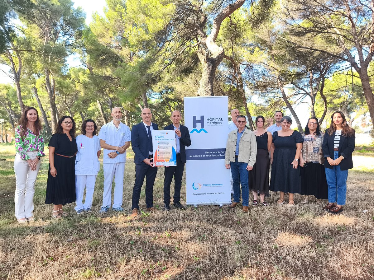 CHMartigues's tweet photo. 🚭 Le 2 octobre 2026, le Centre Hospitalier de Martigues a signé la charte « Lieu de santé sans tabac », marquant une nouvelle étape dans sa politique de prévention et de promotion de la santé. https://t.co/fAM2EY9b1T