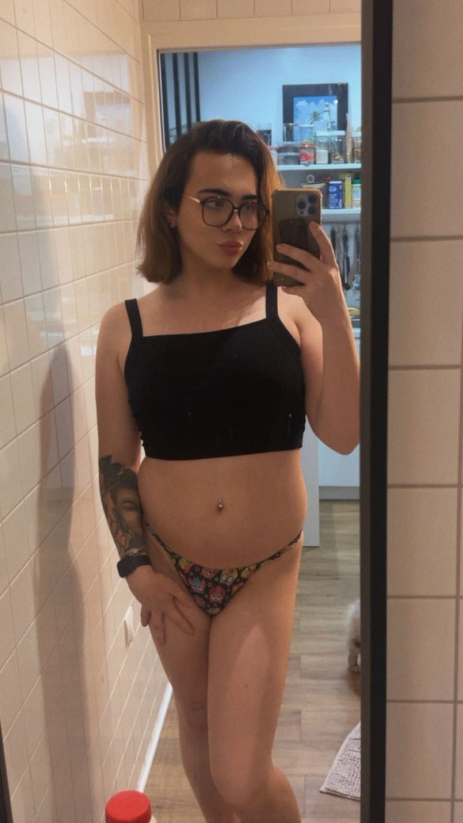 OffYlona's tweet photo. Tu sortirais avec moi même si je suis trans 🏳️‍⚧️ ? https://t.co/KWFbHG8cTm