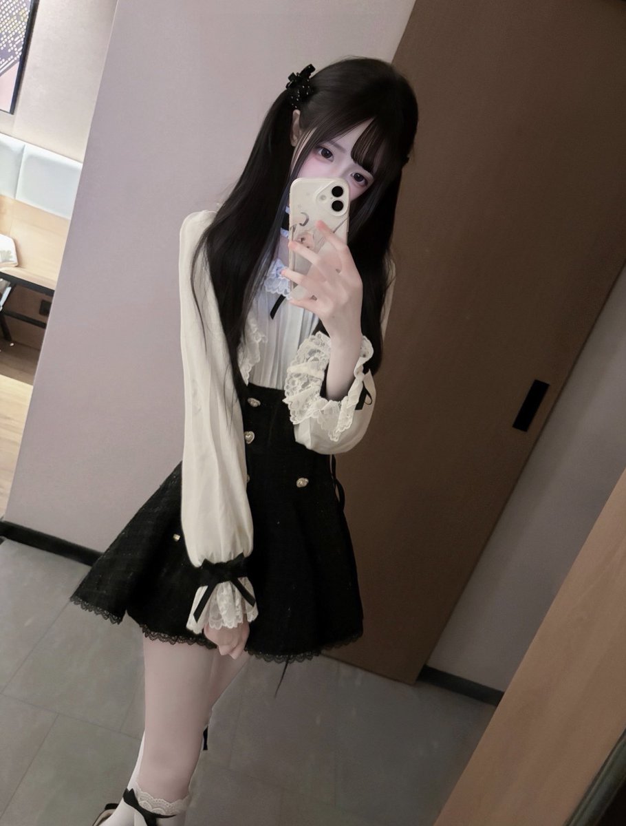 carrie97vd0's tweet photo. 开始有点毛毛了，不过很白很干净！

想锐评一下我16岁的躁福吗？

赶紧看，看完我就要删了… https://t.co/nfJ1mlq3vx